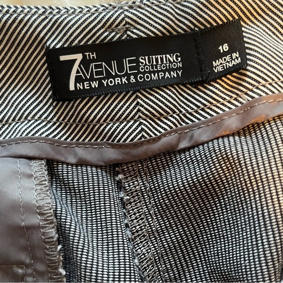 7th Ave Suiting Collection NY& Co. Capris - Picture 8 of 9